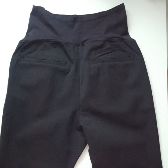 🦋 3/$25 Maternity Black Pixie Pants - Picture 2 of 5